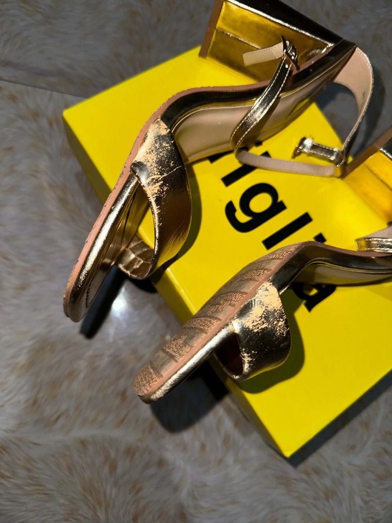 Figlia Gold Sandals (Category: Heels) located in Cavite. Submitted by sushyla_finds (Listing ID 1470727950, Image 3). Description: ✨ FIGLIA CLASSY GOLD SANDALS ✨ Price: ₱350.00 Size: 38 Color: Gold Heel Height: 2.5 cm ⚠️ CONDITION & FLAWS: • Used once only • There are minor scratches on the sides of both sandals. • Aside from the scratches on the sides, there are no other issues or defects. 🚚 DEAL METHODS: • J&T Express (Standard/Provincial Ship