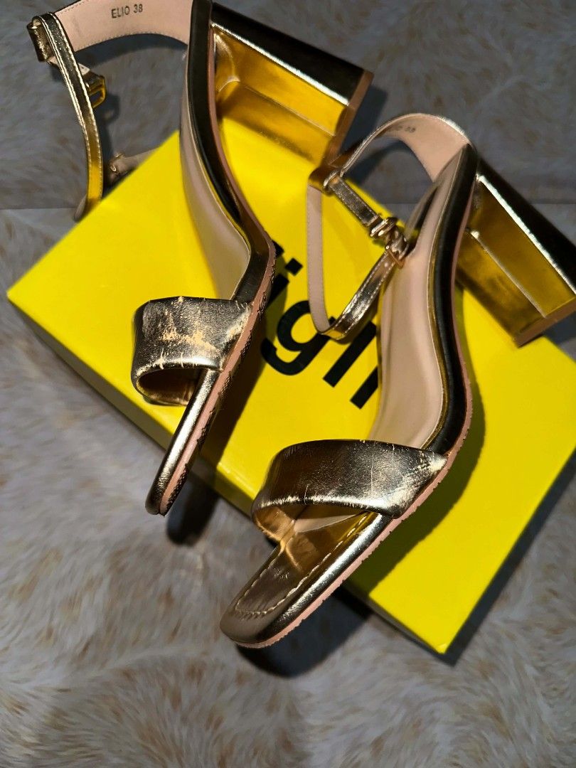 Figlia Gold Sandals (Category: Heels) located in Cavite. Submitted by sushyla_finds (Listing ID 1470727950, Image 2). Description: ✨ FIGLIA CLASSY GOLD SANDALS ✨ Price: ₱350.00 Size: 38 Color: Gold Heel Height: 2.5 cm ⚠️ CONDITION & FLAWS: • Used once only • There are minor scratches on the sides of both sandals. • Aside from the scratches on the sides, there are no other issues or defects. 🚚 DEAL METHODS: • J&T Express (Standard/Provincial Ship