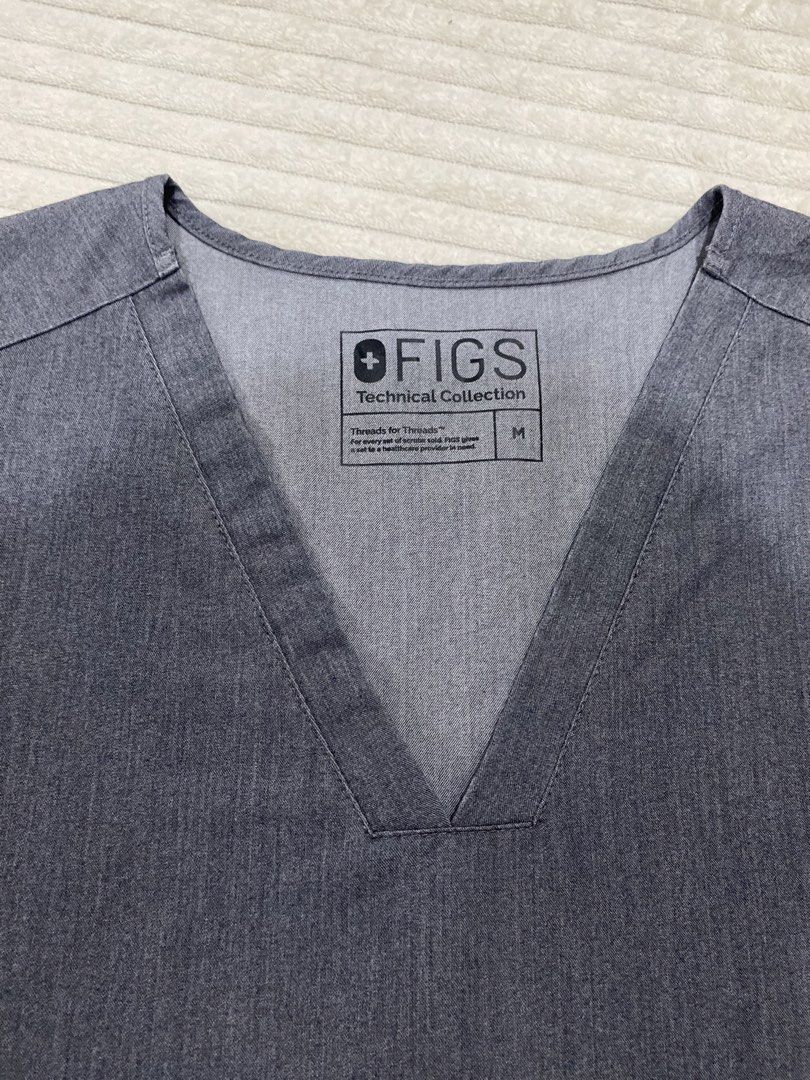 Figs casma three pocket scrub top (Category: Activewear) located in Tanza. Submitted by 9th.street.thrift (Listing ID 1470586849, Image 3). Description: Excellent condition Issue:iron press marks sa laylayan( d na kita if itatak in) Color:graphite Medium 21x27.5 Lp 500+sf.
