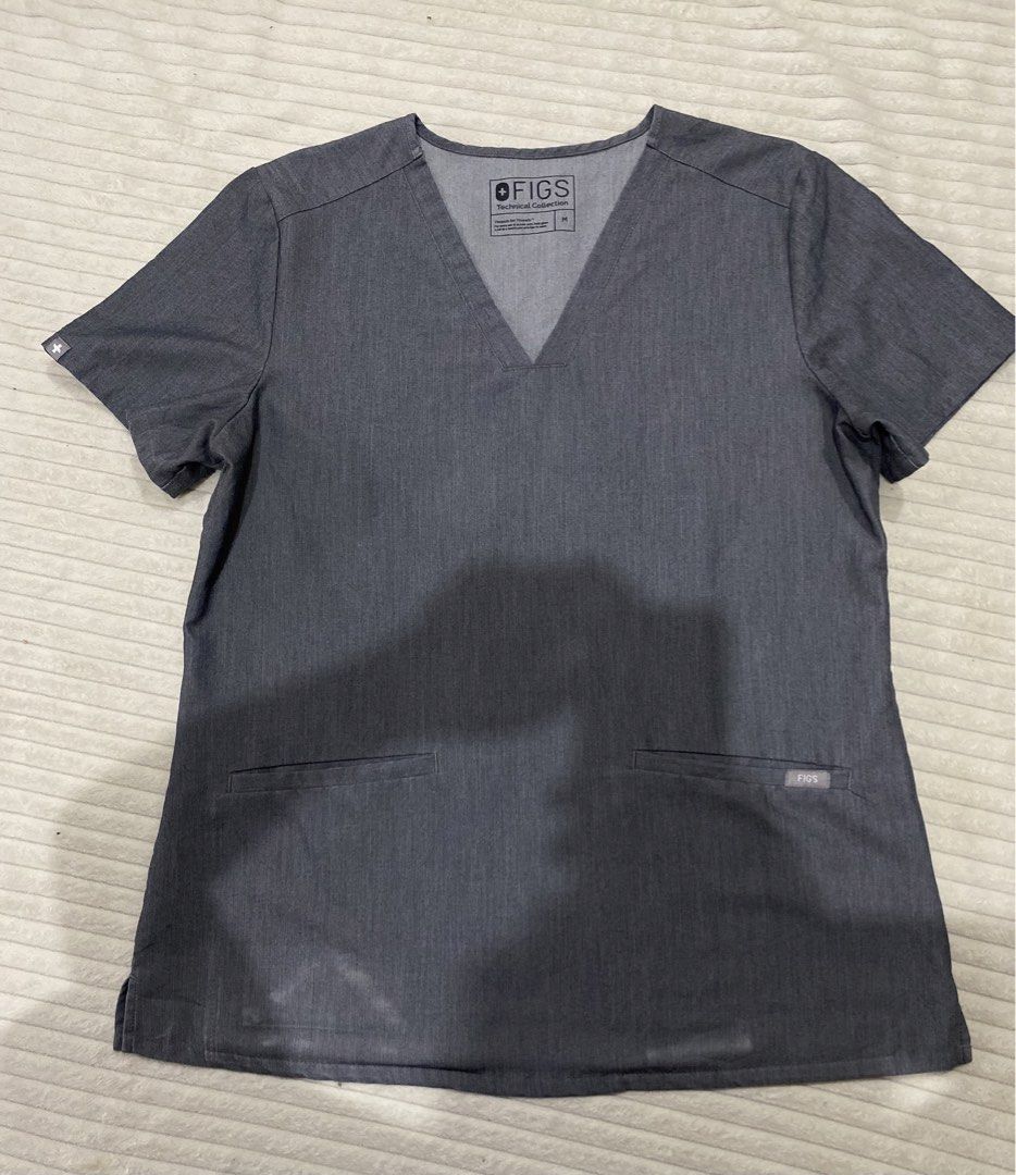 Figs casma three pocket scrub top (Category: Activewear) located in Tanza. Submitted by 9th.street.thrift (Listing ID 1470586849, Image 1). Description: Excellent condition Issue:iron press marks sa laylayan( d na kita if itatak in) Color:graphite Medium 21x27.5 Lp 500+sf.
