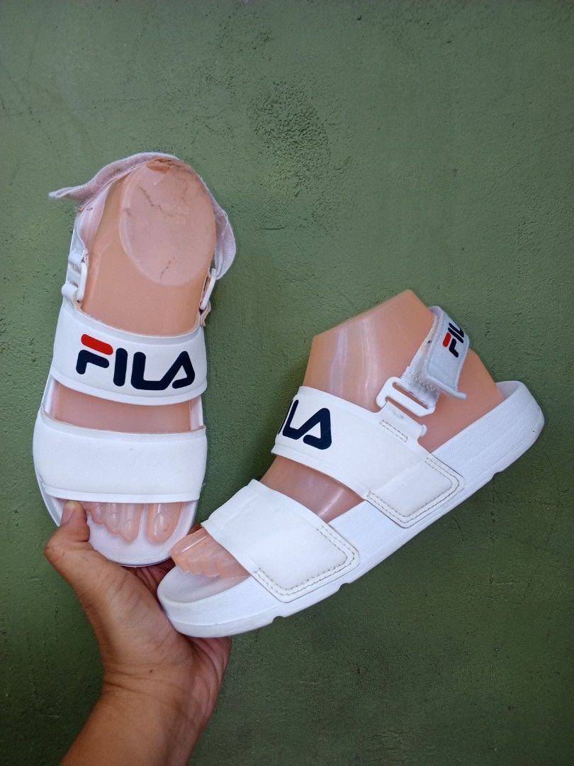 Fila drifter (Category: Flats & Sandals) located in General Santos City (Dadiangas). Submitted by ukayonlineshoppe (Listing ID 1470631493, Image 1). Description: 9/10 condition.