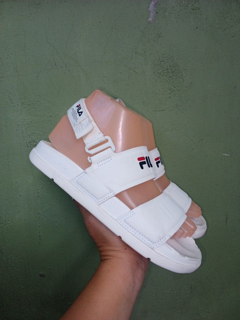 Fila drifter sandals (Category: Flats & Sandals) located in General Santos City (Dadiangas). Submitted by ukayonlineshoppe (Listing ID 1470633824, Image 3). Description: 9/10 condition.