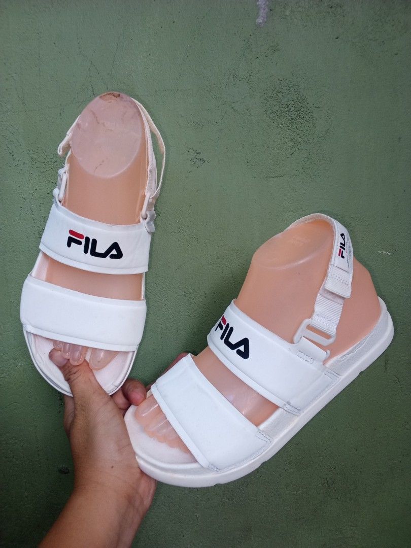 Fila drifter sandals (Category: Flats & Sandals) located in General Santos City (Dadiangas). Submitted by ukayonlineshoppe (Listing ID 1470633824, Image 1). Description: 9/10 condition.