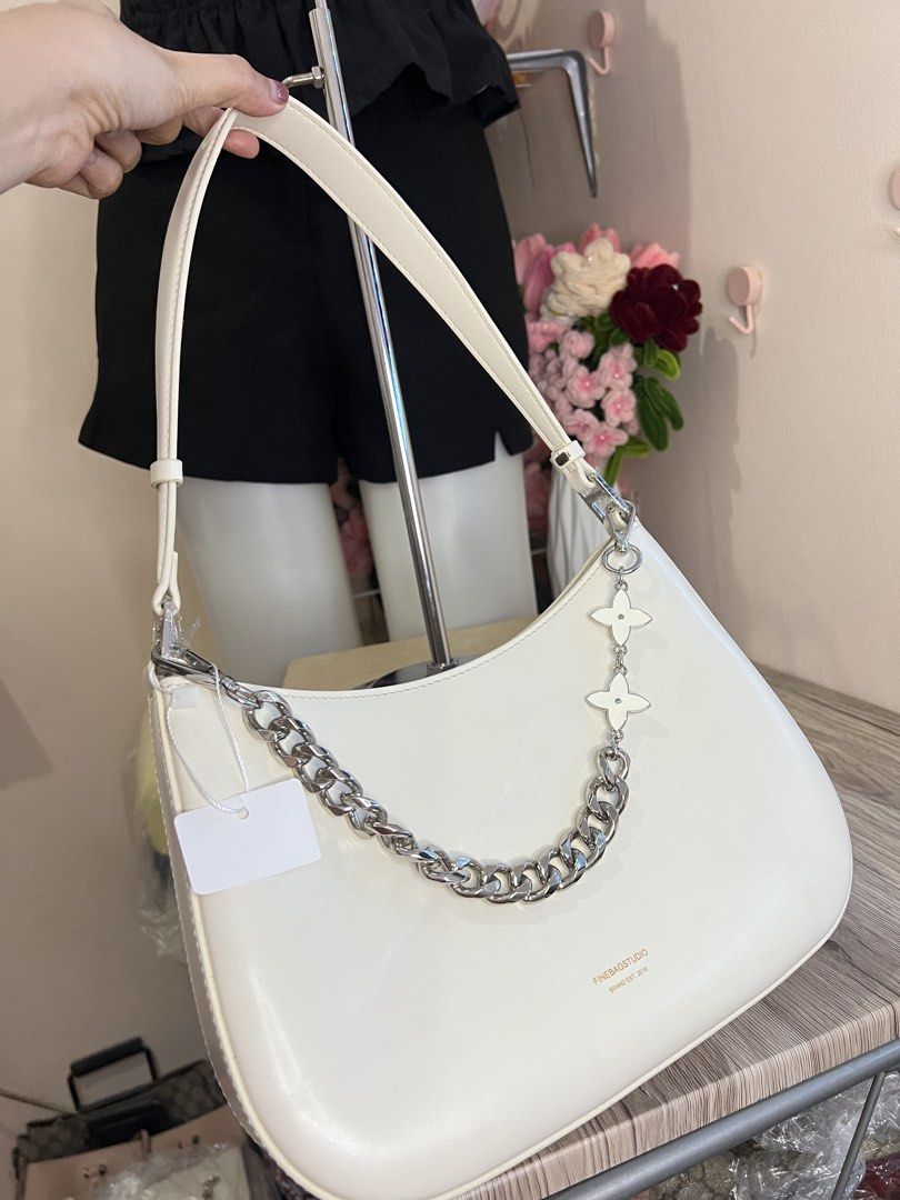 Finebagstudio Crescent Shoulder (Category: Shoulder Bags) located in Quezon City. Submitted by handpicked_collections_ph (Listing ID 1470660116, Image 2). Description: .