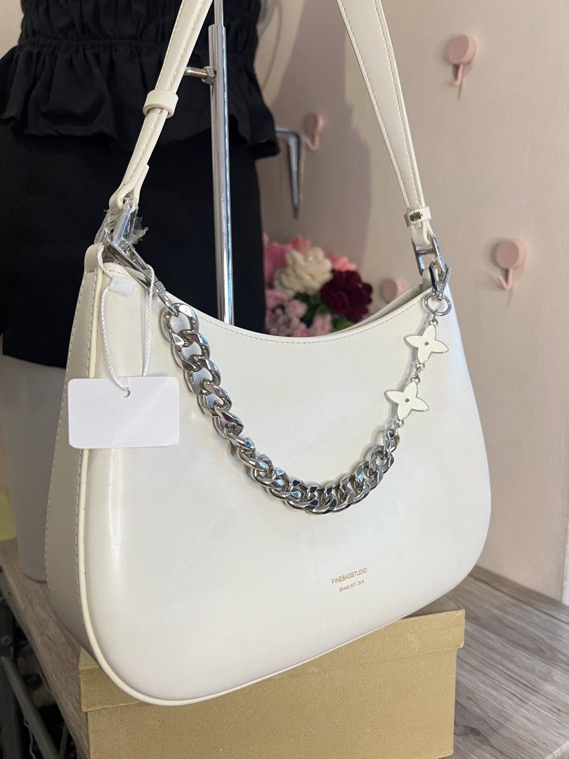 Finebagstudio Crescent Shoulder (Category: Shoulder Bags) located in Quezon City. Submitted by handpicked_collections_ph (Listing ID 1470660116, Image 3). Description: .