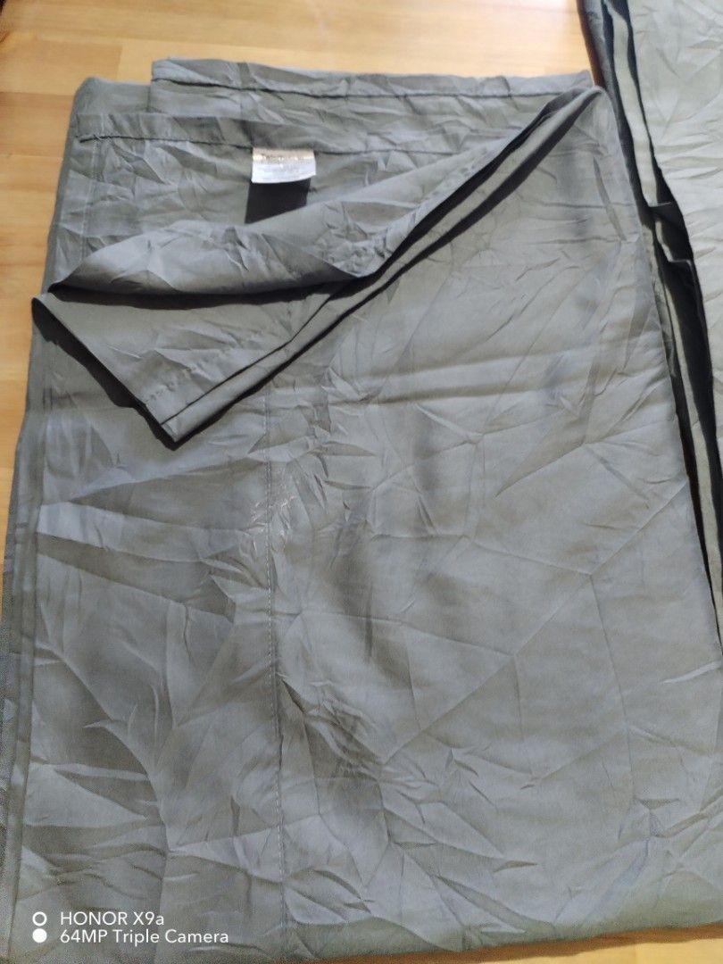 Flatsheet Bundle (Category: Bedding & Towels) located in Muntinlupa City. Submitted by arciagamaryann68 (Listing ID 1470617517, Image 3). Description: - Product: Flatsheet Bundle - Color: Elegant Grey - Condition: Excellent / Well-maintained - Features: Soft, breathable fabric ideal for everyday use - Easy to wash and quick-drying.
