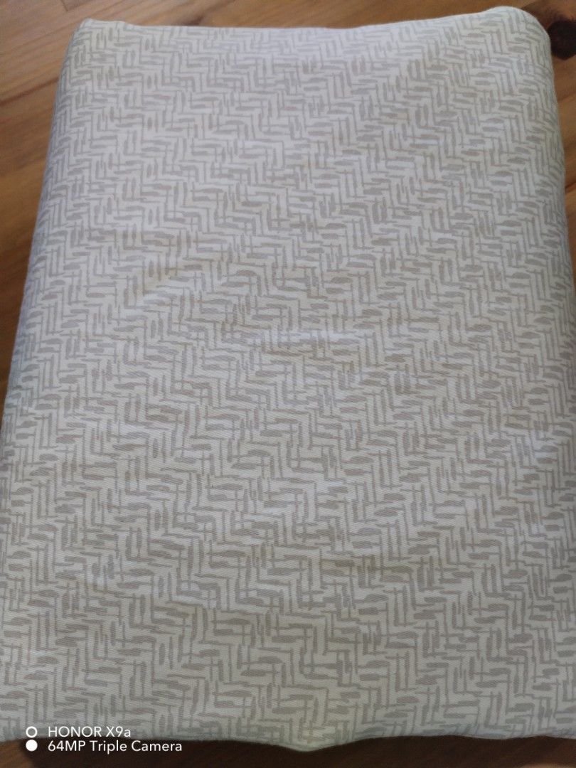 Flatsheet Printed Design ( king Size) (Category: Bedding & Towels) located in Muntinlupa City. Submitted by arciagamaryann68 (Listing ID 1470610456, Image 2). Description: - Item: Flatsheet with printed design - Pattern: Modern geometric print in neutral beige and off-white tones - Condition: Good pre-owned condition - Ideal for bedroom styling and everyday use.