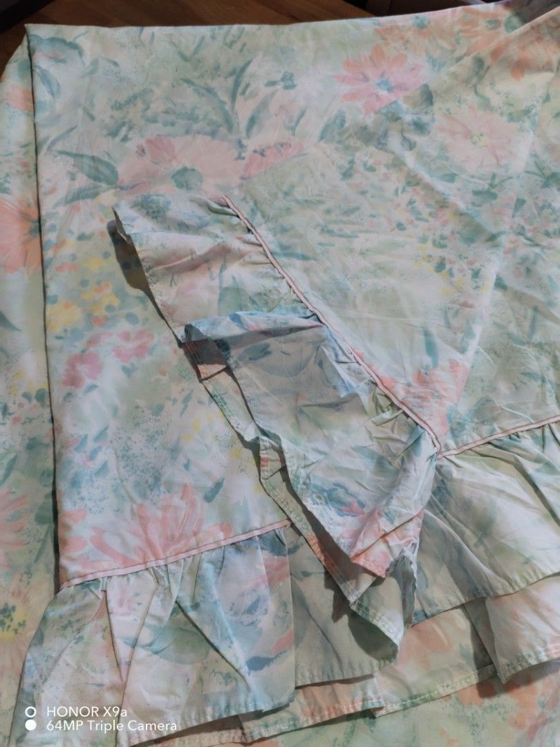 Flatsheet Raffles ( Queen Size) (Category: Bedding & Towels) located in Muntinlupa City. Submitted by arciagamaryann68 (Listing ID 1470617006, Image 3). Description: - Brand: Raffles - Size: Queen Size - Design: Beautiful watercolor floral pattern in pastel green, pink, and yellow - Features: Elegant ruffled hem detail with piping - Condition: Excellent pre-loved condition, clean and well-kept.