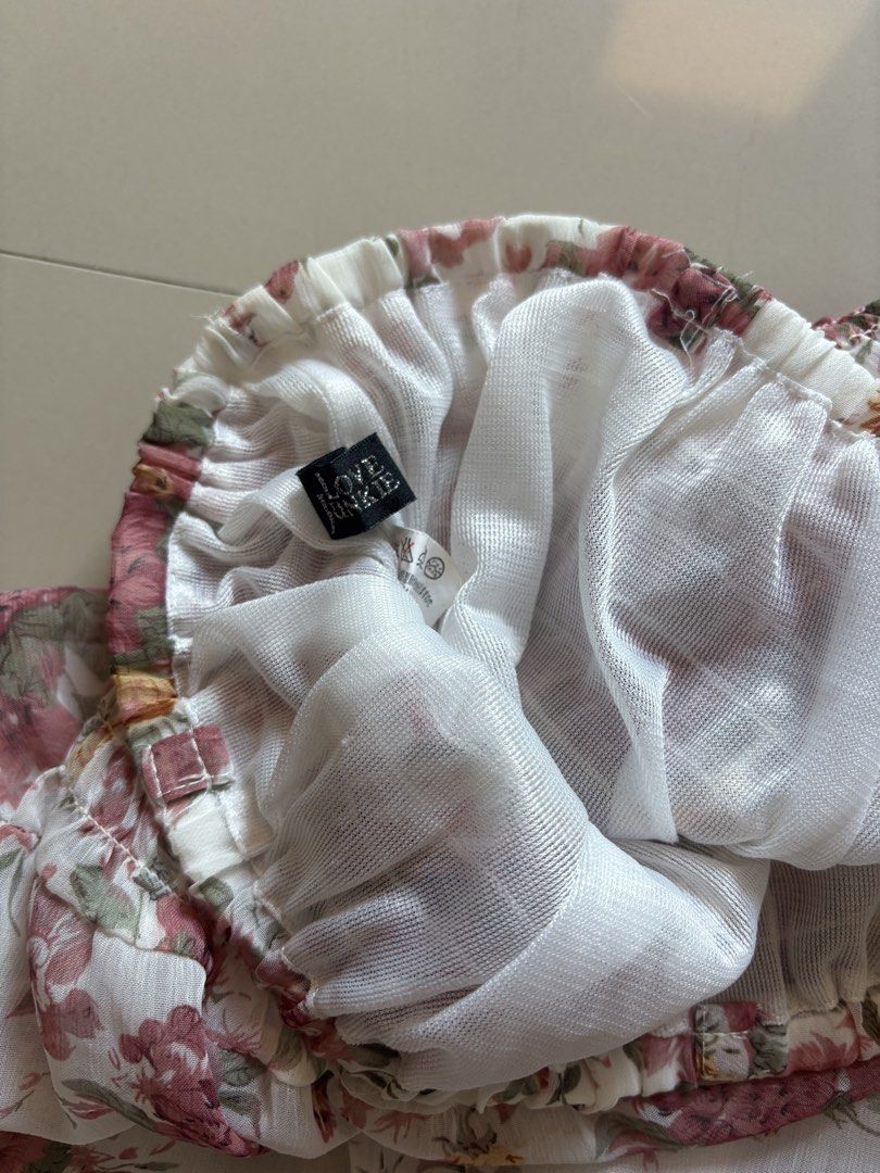 Floral Chiffon like Skirt (Category: Skirts) located in Rizal. Submitted by .love_b (Listing ID 1470740945, Image 2). Description: 24-30 i think since stretchable! used this as a top if skirt, below knee for 5'3.