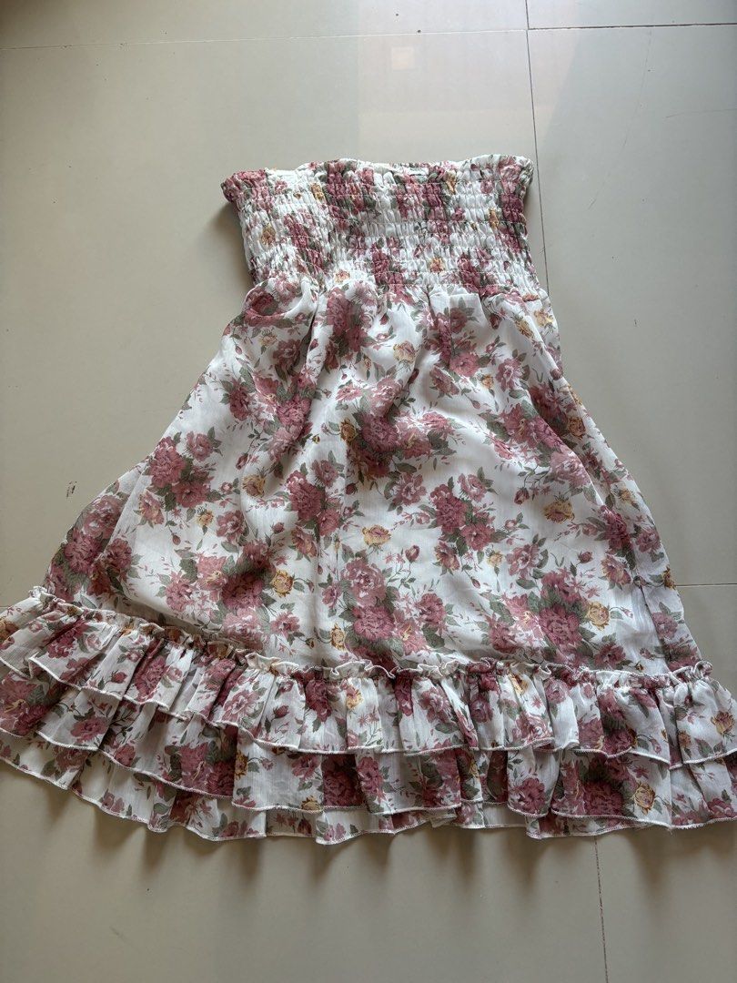 Floral Chiffon like Skirt (Category: Skirts) located in Rizal. Submitted by .love_b (Listing ID 1470740945, Image 1). Description: 24-30 i think since stretchable! used this as a top if skirt, below knee for 5'3.