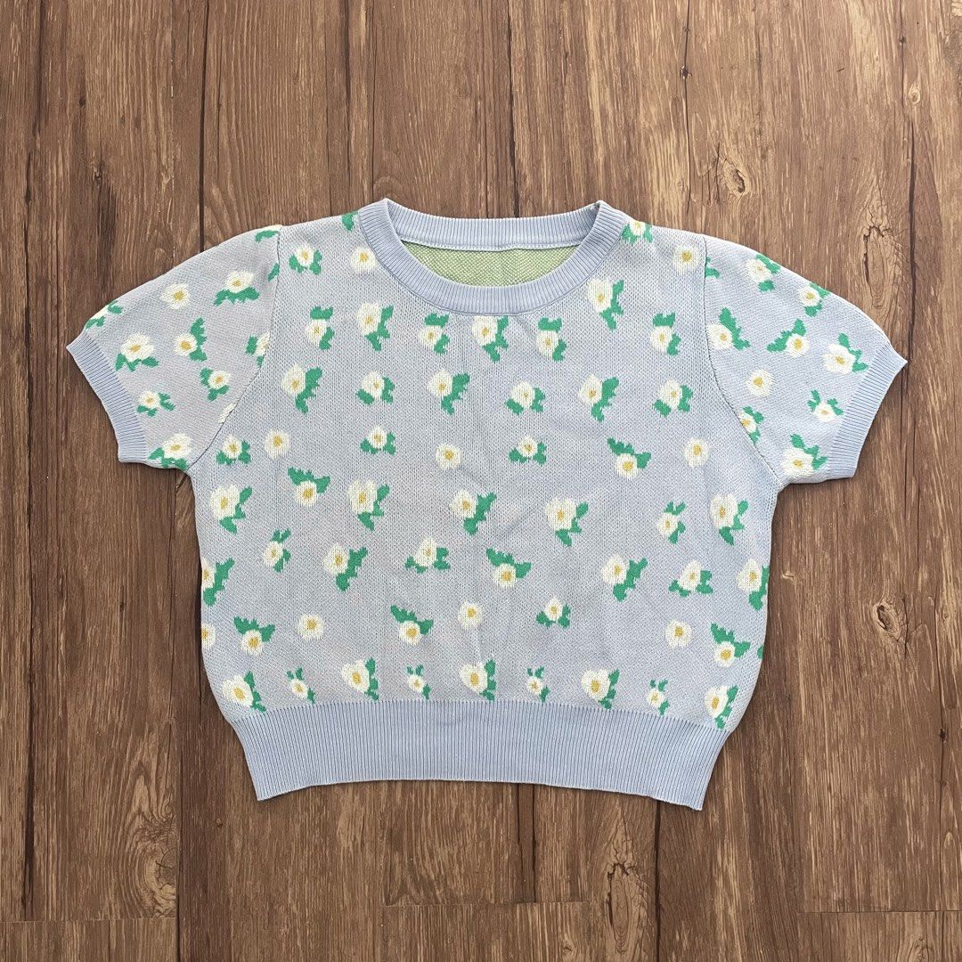 Floral Cropped Top/Light Blue Top (Category: Others Tops) located in Lucena. Submitted by kyotisnow (Listing ID 1470587106, Image 1). Description: .