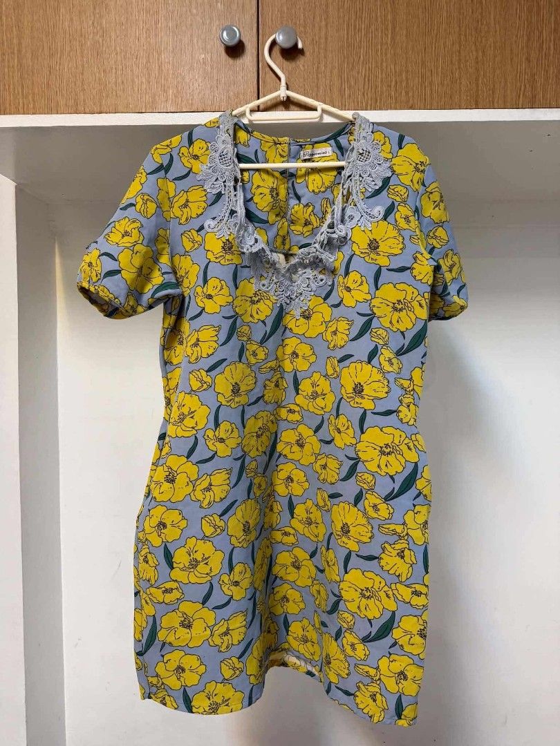 Floral Dress (Category: Dresses) located in Manila. Submitted by atozstuff (Listing ID 1470740554, Image 1). Description: .
