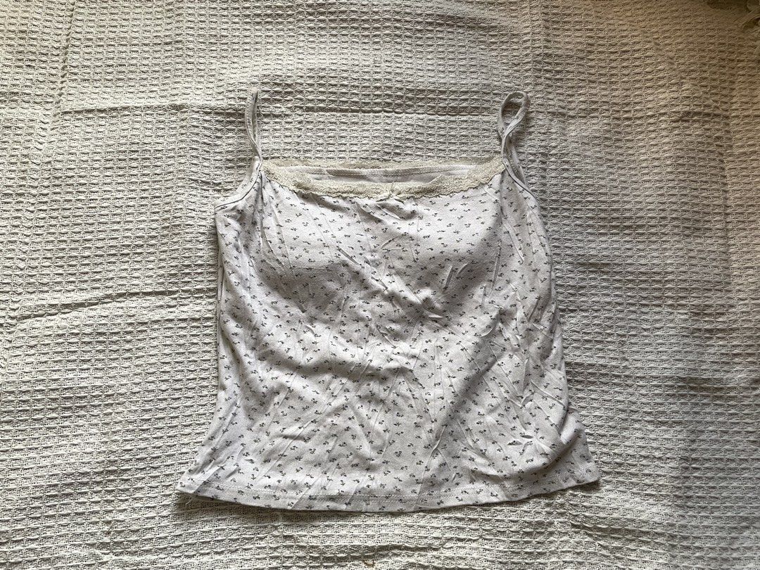 floral print cami (Category: Sleeveless) located in Meycauayan. Submitted by fae.trove (Listing ID 1470632207, Image 1). Description: .