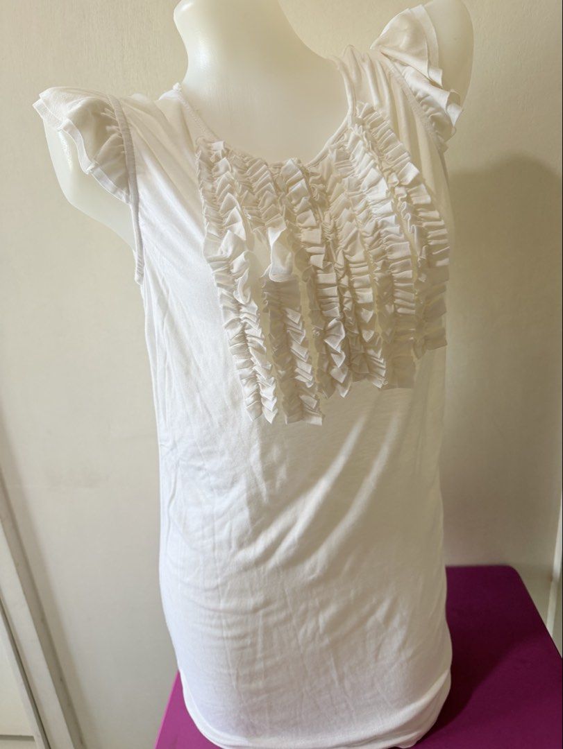 Folded & Hung white blouse raffles (Category: Blouses) located in Manila. Submitted by hellokittyjhoe (Listing ID 1470696964, Image 1). Description: .