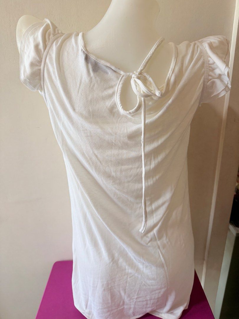 Folded & Hung white blouse raffles (Category: Blouses) located in Manila. Submitted by hellokittyjhoe (Listing ID 1470696964, Image 2). Description: .