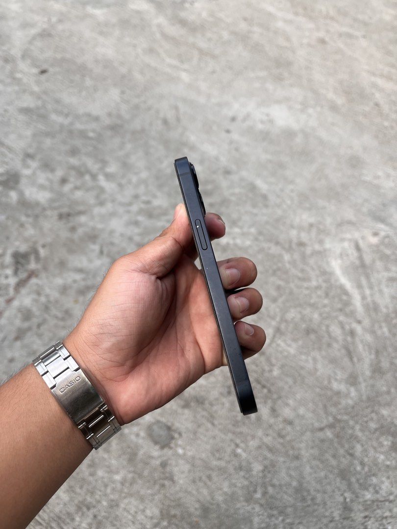 For salee rushh❗️❗️❗️ (Category: iPhone 13 Series) located in Manila. Submitted by genen_duess (Listing ID 1470599298, Image 2). Description: 📱 iPhone 13- 128gb black 🔋 79% Battery Health • Original Apple unit • Fully functional • original all parts • Smooth performance • all working po • no replaced all orig parts unit ,cord, box only 💰 price : 15500 Meet up only location: Dasmariñas,cavite dm me📩.