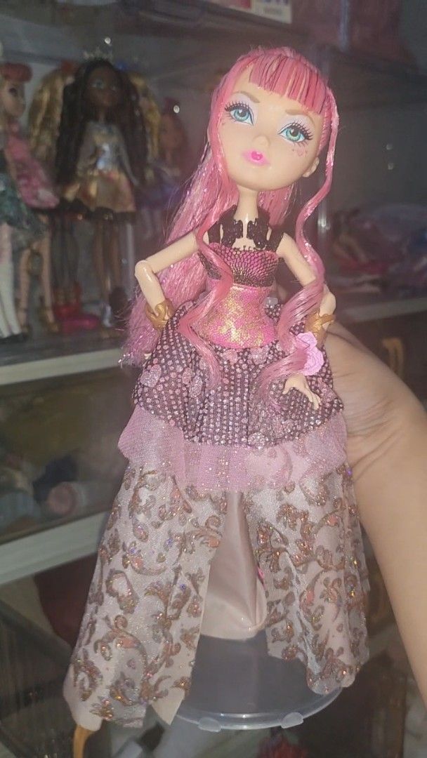(FOR TRADE) Ever After High Thronecoming Cupid (Category: Kids Toys) located in Manila. Submitted by shivvers.cos107 (Listing ID 1470693342, Image 1). Description: Trading My Thronecoming Cupid for Basic/Signature Lizzie Hearts and Duchess Swan ( can also have minimal missing accessories like mine 💙) Details: — Has 1 earring, di ko lang nalagay here — Almost complete, Like New condition. No wings. — Has OG Boots as well, di lang kita here >< — N
