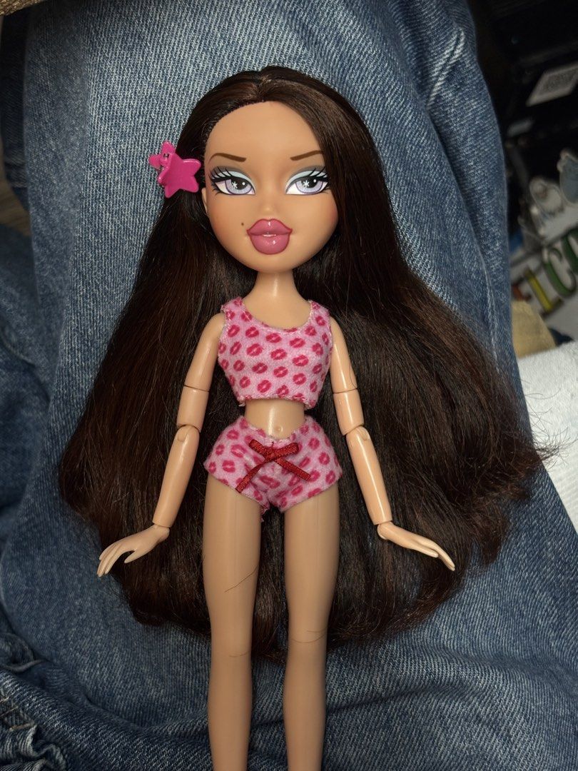 FOR TRADE ONLY (BRATZ BIRTHDAY BASH PHOEBE) (Category: Kids Toys) located in Pasig City. Submitted by krab_98 (Listing ID 1470686912, Image 1). Description: FOR TRADE ONLY Hii, I’m trading my birthday bash phoebe with articulated body for phoebe twinz. Will include the outfit if twinz phoebe will come with her outfit too. :)).