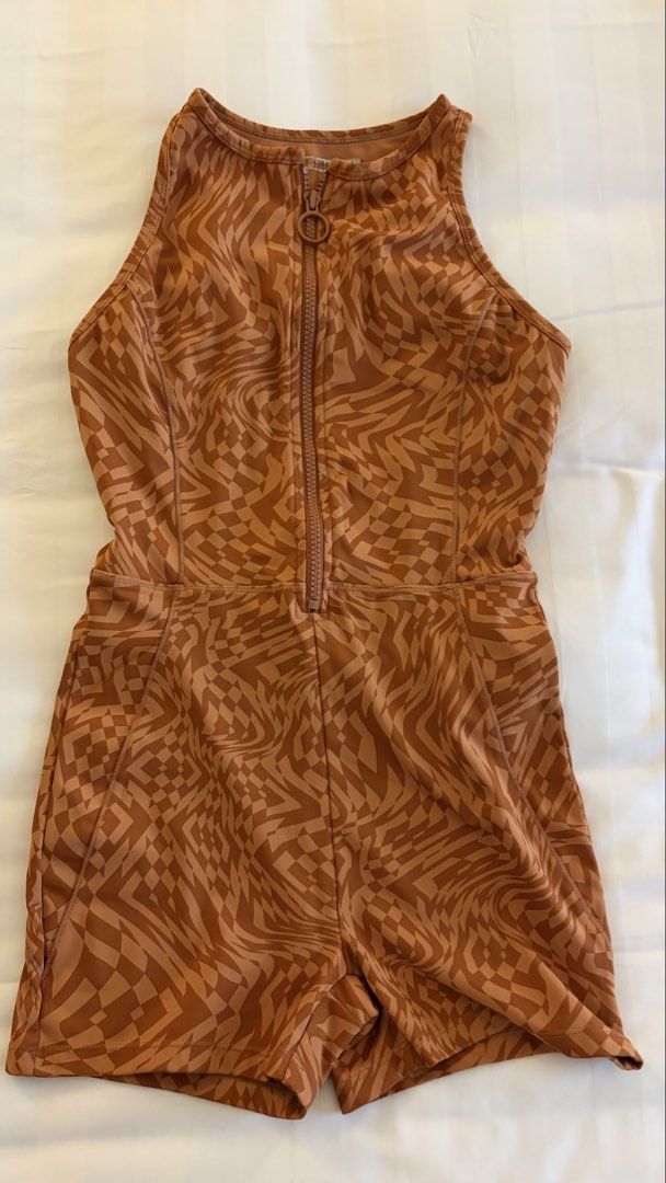 Forever 21 activewear (Category: Activewear) located in Manila. Submitted by letmeclean (Listing ID 1470667838, Image 2). Description: .