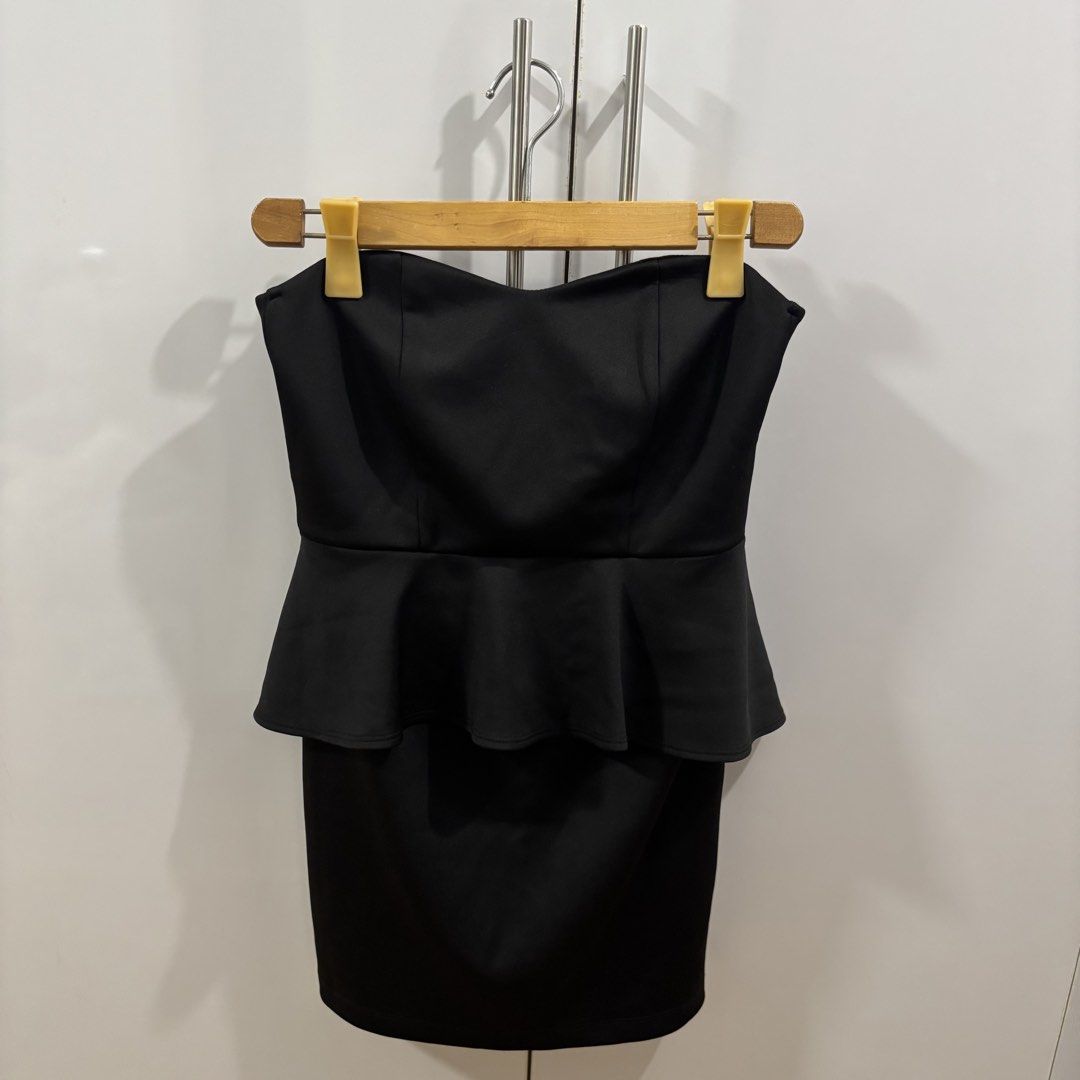 Forever 21 Black Strapless Peplum Dress (Category: Dresses) located in Makati City. Submitted by trustmebuythis (Listing ID 1470713643, Image 1). Description: - Size: M (Made in USA) - Color: Classic Black - Style: Strapless, fitted bodycon silhouette - Details: Dramatic peplum waist with a stylish high-low hem overlay in the back - Closure: Convenient back zipper - Material: Comfortable, stretchy fabric - Worn once.