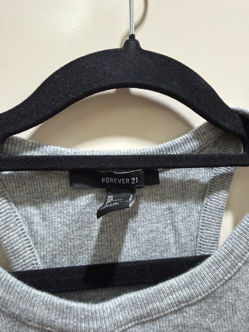 Forever 21 Grey Ribbed Tank Top (Category: Sleeveless) located in Davao. Submitted by 2ndbase.dvo.ii (Listing ID 1470597548, Image 3). Description: - Brand: Forever 21 - Color: Grey - Size: Small - Style: Racerback, ribbed crop top - Fit: Fitted and stretchy - Condition: Great basic piece for layering or standalone wear.