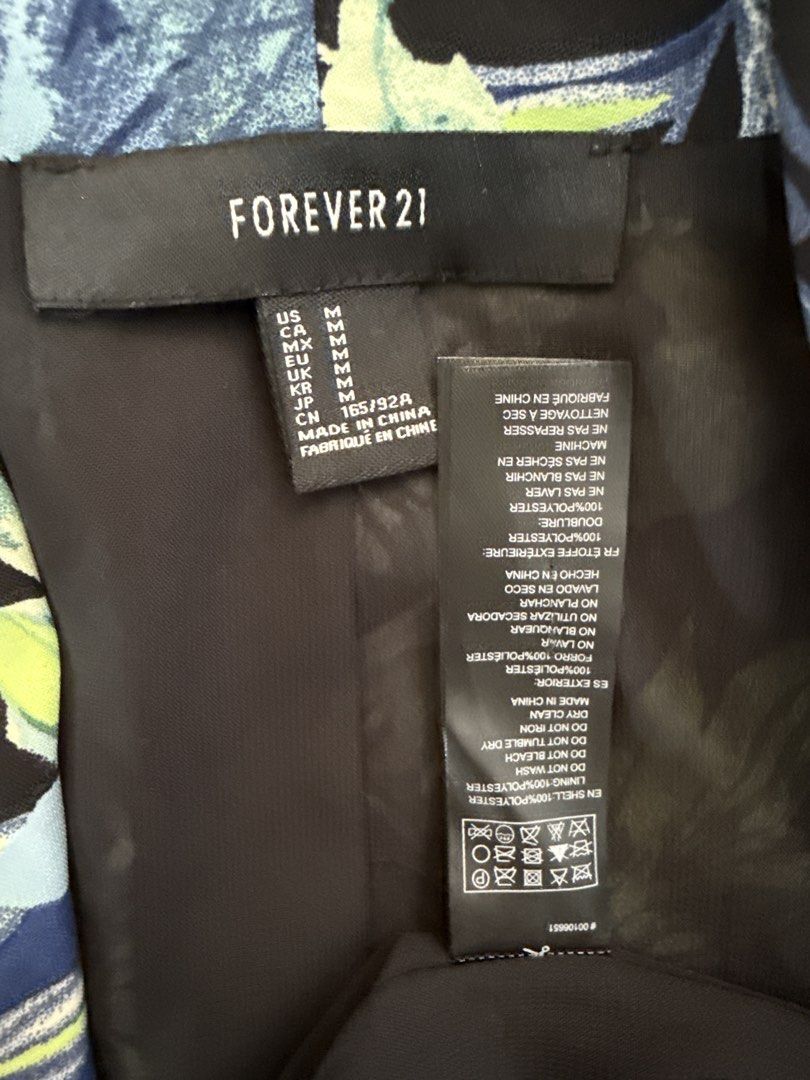 Forever 21 Hawaiian Blazer (Category: Coats, Jackets and Outerwear) located in Quezon City. Submitted by dropdeadprices (Listing ID 1470605218, Image 3). Description: Never been used Soft satin like fabric, super comfortable. .
