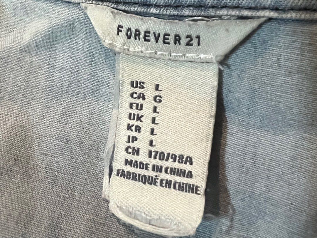 FOREVER 21 Light Wash Denim Shirt (Category: Blouses) located in Manila. Submitted by sph_preloved (Listing ID 1470704770, Image 2). Description: Price not negotiable unless buying at least 5 items. No ww photos. Location: QC Mode of delivery: grab/lalamove SF to be shouldered by the buyer .