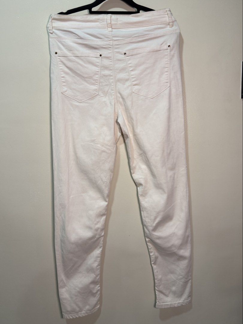 forever 21 pink jeans (Category: Jeans) located in Quezon City. Submitted by fashionifywardrobe8899 (Listing ID 1470733252, Image 2). Description: .