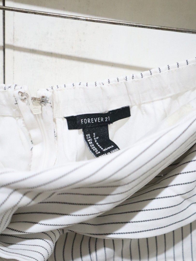 Forever 21 White and Black Romper Stripes (Category: Rompers) located in Tarlac. Submitted by gatheredthrift (Listing ID 1470648422, Image 2). Description: condition: 10/10| no flaws I good as new mine — 299 + sf 》mod: direct JNT (min. 54) 》📍Tarlac.