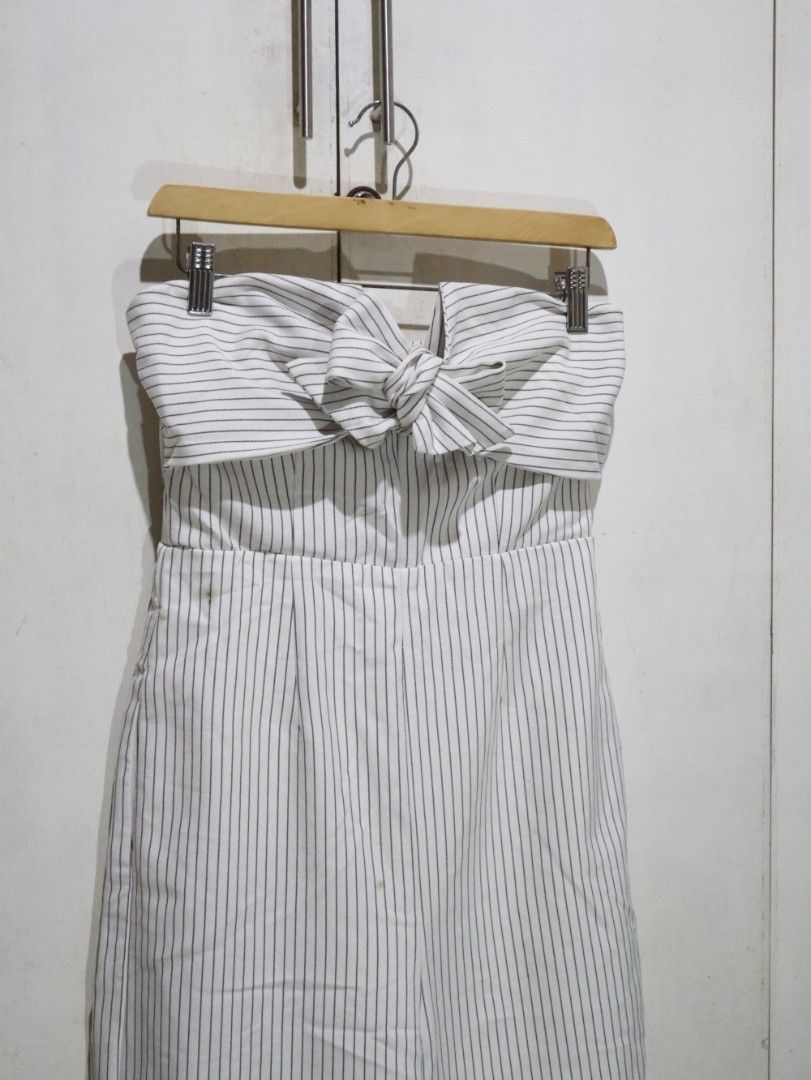 Forever 21 White and Black Romper Stripes (Category: Rompers) located in Tarlac. Submitted by gatheredthrift (Listing ID 1470648422, Image 3). Description: condition: 10/10| no flaws I good as new mine — 299 + sf 》mod: direct JNT (min. 54) 》📍Tarlac.