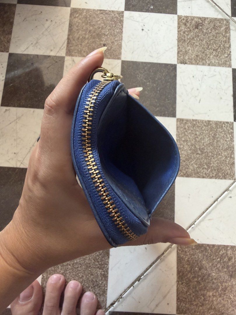 fossil wristlet (Category: Wallets & Card holders) located in Quezon City. Submitted by mariamaharba7798 (Listing ID 1470644874, Image 3). Description: .