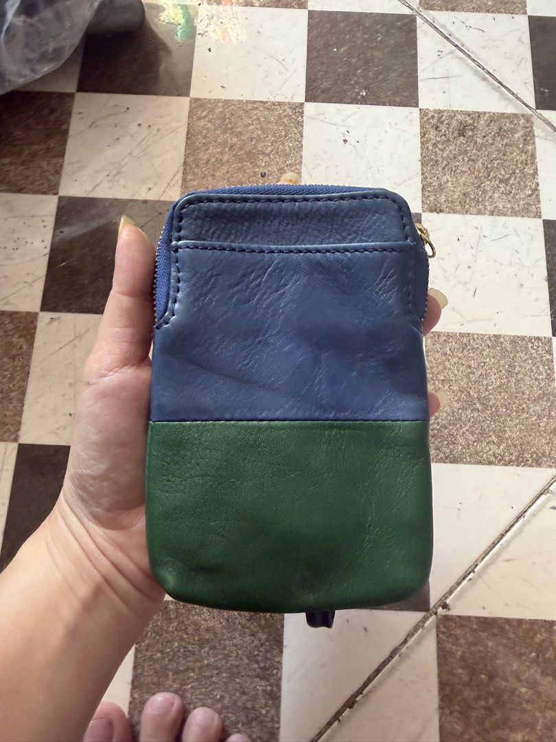 fossil wristlet (Category: Wallets & Card holders) located in Quezon City. Submitted by mariamaharba7798 (Listing ID 1470644874, Image 2). Description: .