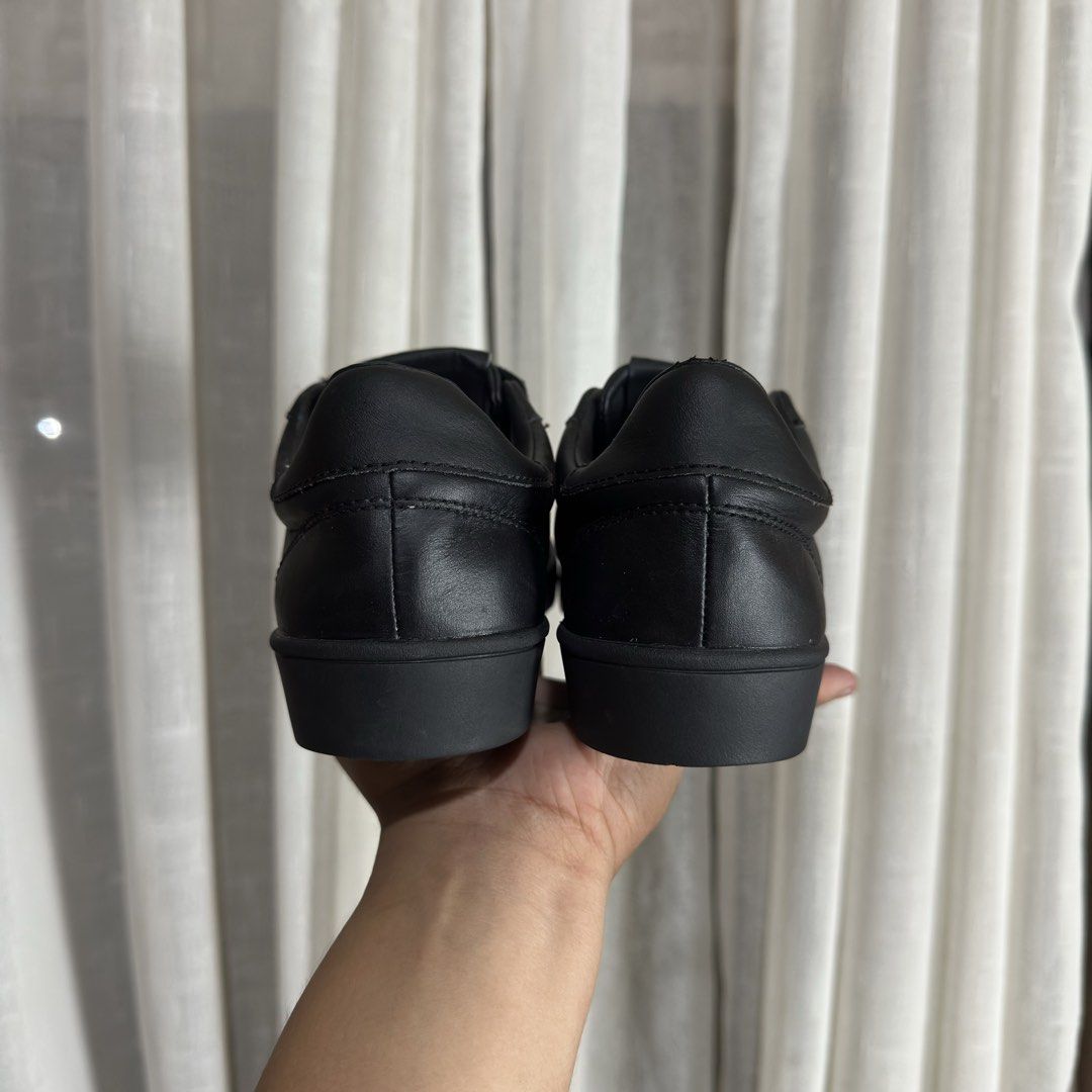 Fred Perry (Category: Sneakers) located in Don Carlos. Submitted by rabearcelj59593 (Listing ID 1470685794, Image 3). Description: .