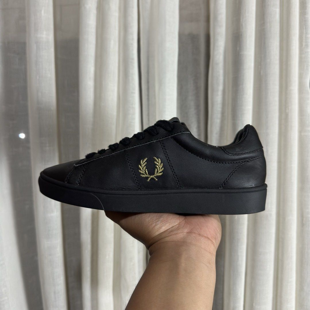 Fred Perry (Category: Sneakers) located in Don Carlos. Submitted by rabearcelj59593 (Listing ID 1470685794, Image 2). Description: .