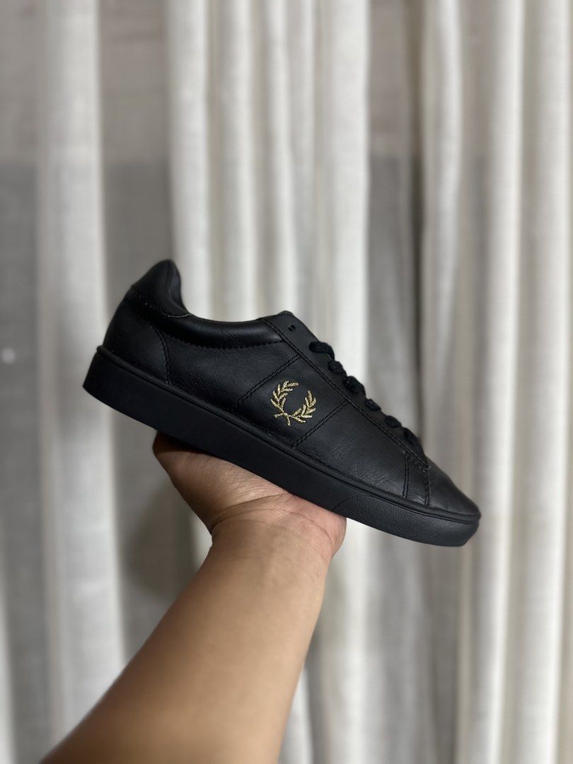 Fred Perry (Category: Sneakers) located in Don Carlos. Submitted by rabearcelj59593 (Listing ID 1470685794, Image 1). Description: .