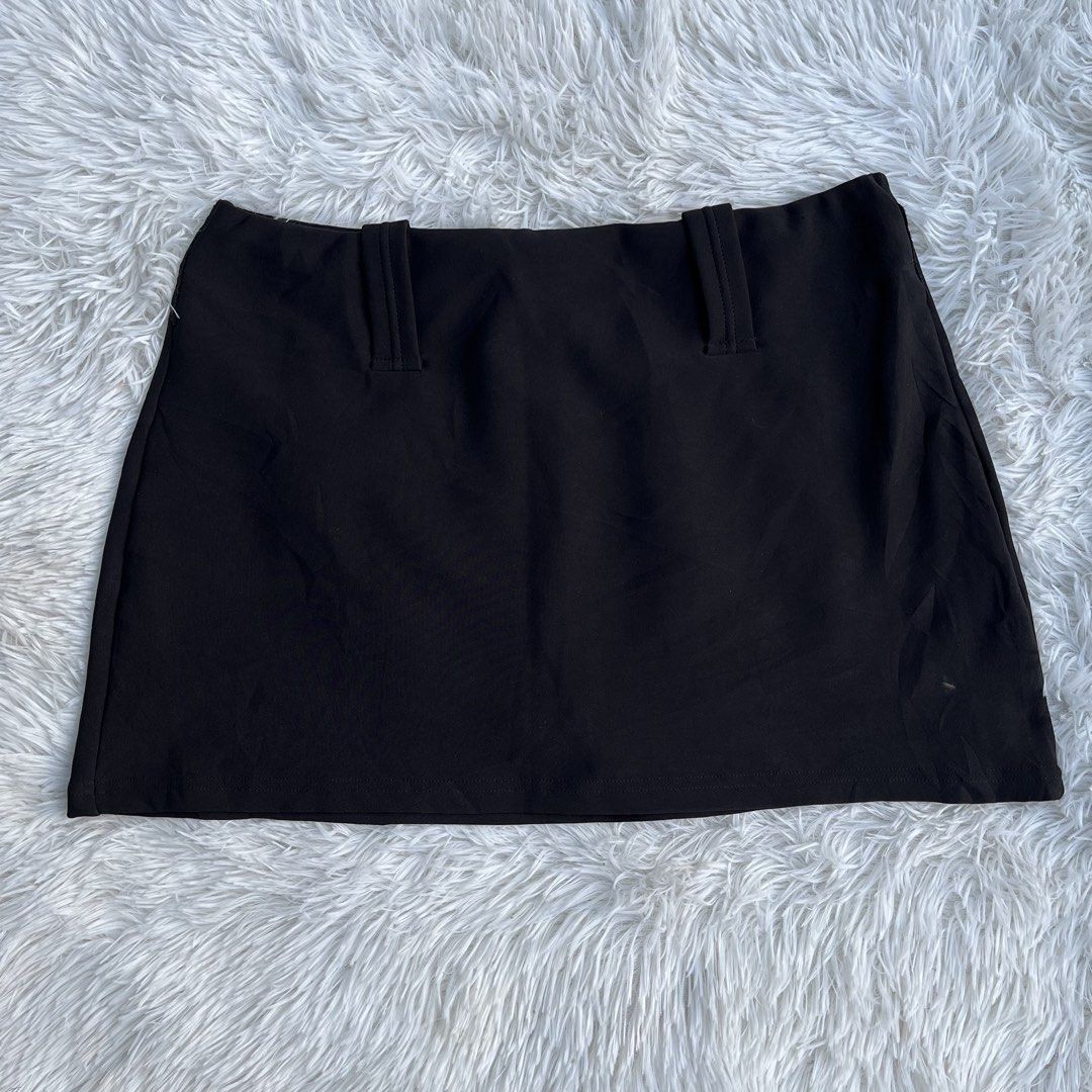 Free Haven Black Active Skort (Category: Activewear) located in Cuyapo. Submitted by Ashtyn.Pre.Loved (Listing ID 1470738951, Image 1). Description: - Brand: Free Haven - Color: Classic Black - Material: Stretchy polyester and spandex blend - Features: Built-in shorts underneath for secure coverage and freedom of movement - Versatile Use: Great for tennis, workouts, gym sessions, or casual daily wear - Easy Styling: Simple solid design that match