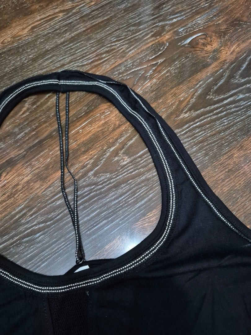 Free People Black Halter Top (Category: Sleeveless) located in Santa Cruz. Submitted by deenem (Listing ID 1470570969, Image 3). Description: Like New😍👌 No flaws👌 S on Tag Can fit S-M Asian.
