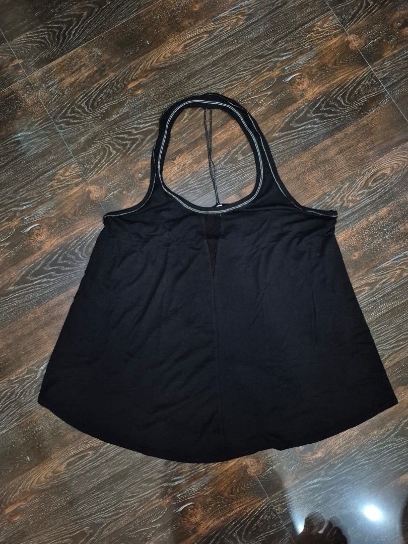 Free People Black Halter Top (Category: Sleeveless) located in Santa Cruz. Submitted by deenem (Listing ID 1470570969, Image 2). Description: Like New😍👌 No flaws👌 S on Tag Can fit S-M Asian.