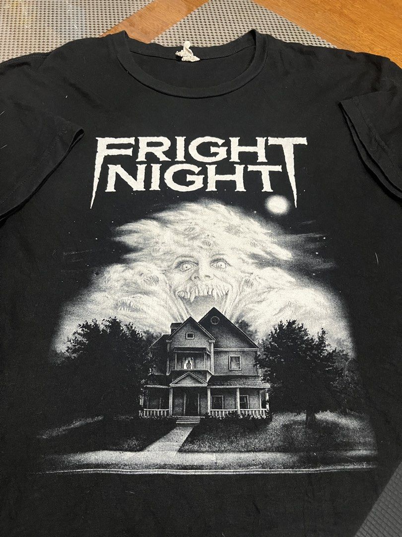 Fright Night Horror Tee (Category: Tshirts & Polo Shirts ) located in Bacoor. Submitted by manonghits_2000 (Listing ID 1470726381, Image 1). Description: Fright Night Horror Movie Tee 22.5x30 Crumpled Tag Small Slice at the Back Neckline Claim 600.