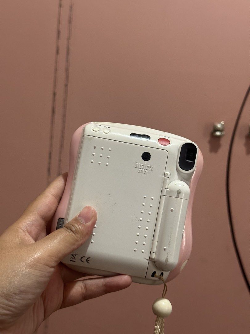 Fujifilm Instax Mini 25 Pink White Instant Camera (Category: Cameras) located in Cavite. Submitted by thriftbymari (Listing ID 1470562059, Image 2). Description: with battery rfs: hindi na nagagamit loc: cavite.