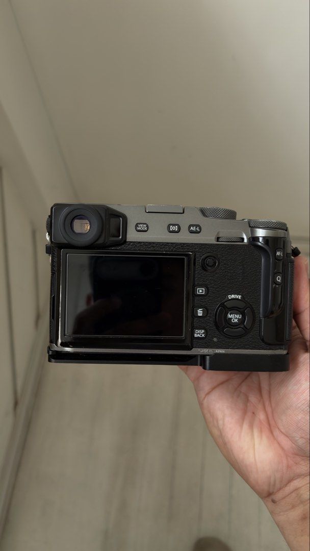 Fujifilm XPro2 (Category: Cameras) located in Davao. Submitted by itsfilipd (Listing ID 1470584527, Image 2). Description: Selling my beloved XPro2 Graphite Edition Bought 2ndhand with minor scuffs, overall the body is in very good condition. * 24.3MP APS-C X-Trans CMOS III Sensor • X-Processor Pro Engine • Advanced Hybrid Multi Viewfinder • 3.0” 1.62m-Dot LCD Monitor • UHD 4K and Full HD 1080p Video Recording • Built-In Wi-Fi, SHARE Printer Comp