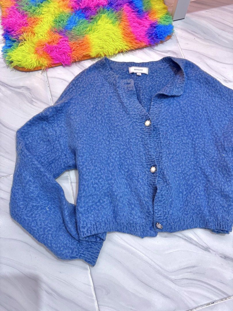 Fur Buttoned Cardigan (Category: Coats, Jackets and Outerwear) located in Bulacan. Submitted by archivesbyjanine (Listing ID 1470678801, Image 2). Description: Mahimulmol na sya but still can wear it Makapal tela nito.