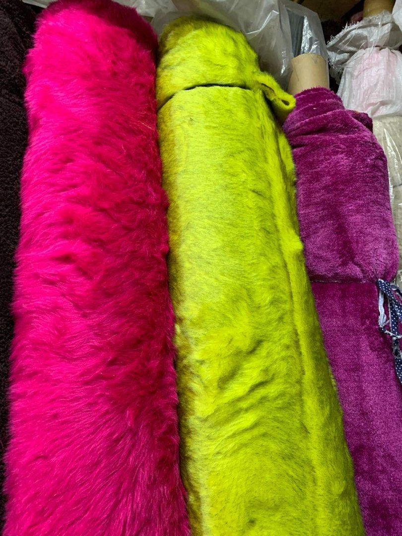 fur cloth (Category: Other Home Furniture) located in Manila. Submitted by tiffanyyyy09 (Listing ID 1470562766, Image 3). Description: marami po colors & designs ang presyo po ay depende sa haba ng balahibo. we have po 60" width inches.