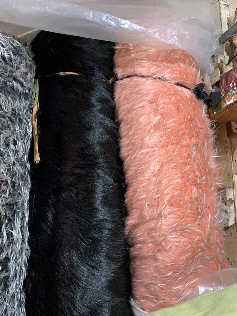fur cloth (Category: Other Home Furniture) located in Manila. Submitted by tiffanyyyy09 (Listing ID 1470562766, Image 2). Description: marami po colors & designs ang presyo po ay depende sa haba ng balahibo. we have po 60" width inches.