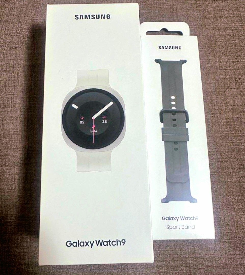 Galaxy Watch 9 (Nego) (Category: Wearables & Smart Watches) located in Quezon City. Submitted by meowhello2123 (Listing ID 1470689320, Image 2). Description: ⌚ FOR SALE: Samsung Galaxy Watch9 – LIKE NEW! 🤍 ✨ Used for only 3 days! In excellent, like-new condition. Selling because I want to upgrade to a newer smartwatch. 💖 FEATURES YOU'LL LOVE: 💳 Digital Payments – Convenient tap-to-pay with supported cards and payment terminals. 🚆 Commute-Frie