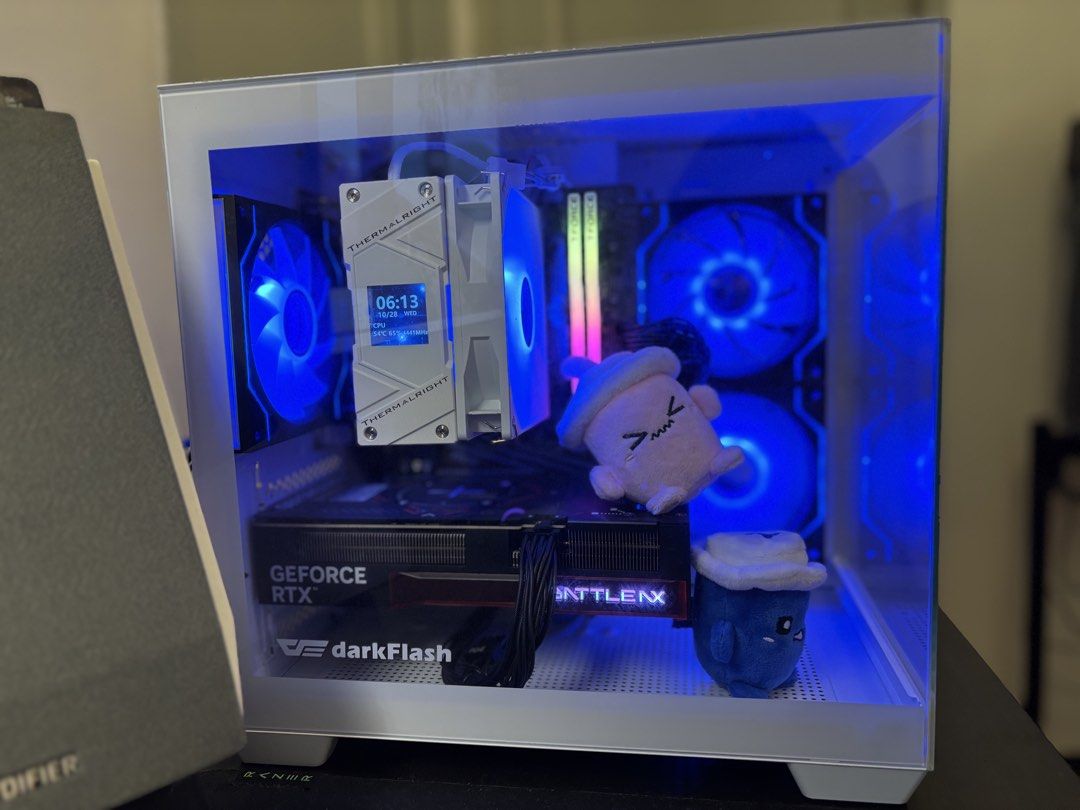 Gaming computer (Category: Desktops) located in Nilai. Submitted by fadhza (Listing ID 1470738534, Image 2). Description: 🎮 CUSTOM GAMING PC RGB – RTX 5060 Ti 8GB + RYZEN 5 | 32GB RAM 🔥 Nak upgrade setup gaming? Ini peluang anda! 🔥 Dijual Custom Gaming PC dengan casing putih, RGB lighting biru dan setup yang kemas. Sesuai untuk gaming, kerja, editing dan kegunaan harian. 💻 FULL SPECIFICATION: * Processor: AMD Ryzen 5 5500GT (3.60GHz) * Graphi