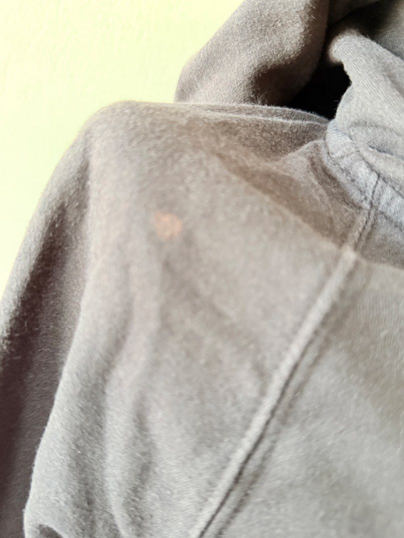 GAP black jacket (Category: Coats, Jackets and Outerwear) located in Manila. Submitted by hellokittyjhoe (Listing ID 1470696597, Image 2). Description: .