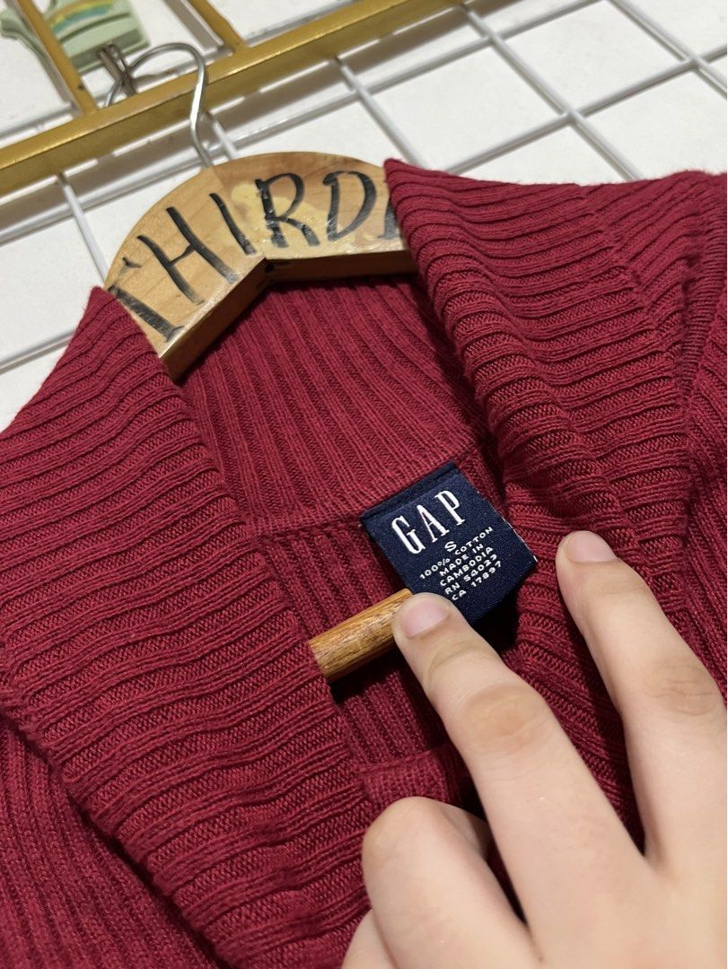 GAP Ribbed Turtleneck Knit Sweater Maroon Size S (Category: Longsleeves) located in Pagsanjan. Submitted by zhairaaaaa (Listing ID 1470695743, Image 3). Description: - Brand: GAP - Color: Maroon - Size: S - Material: 100% Cotton - Features: Ribbed texture, turtleneck, long sleeves, fitted silhouette - Condition: Clean, tags shown in pictures - Perfect layering piece for the cooler weather!.