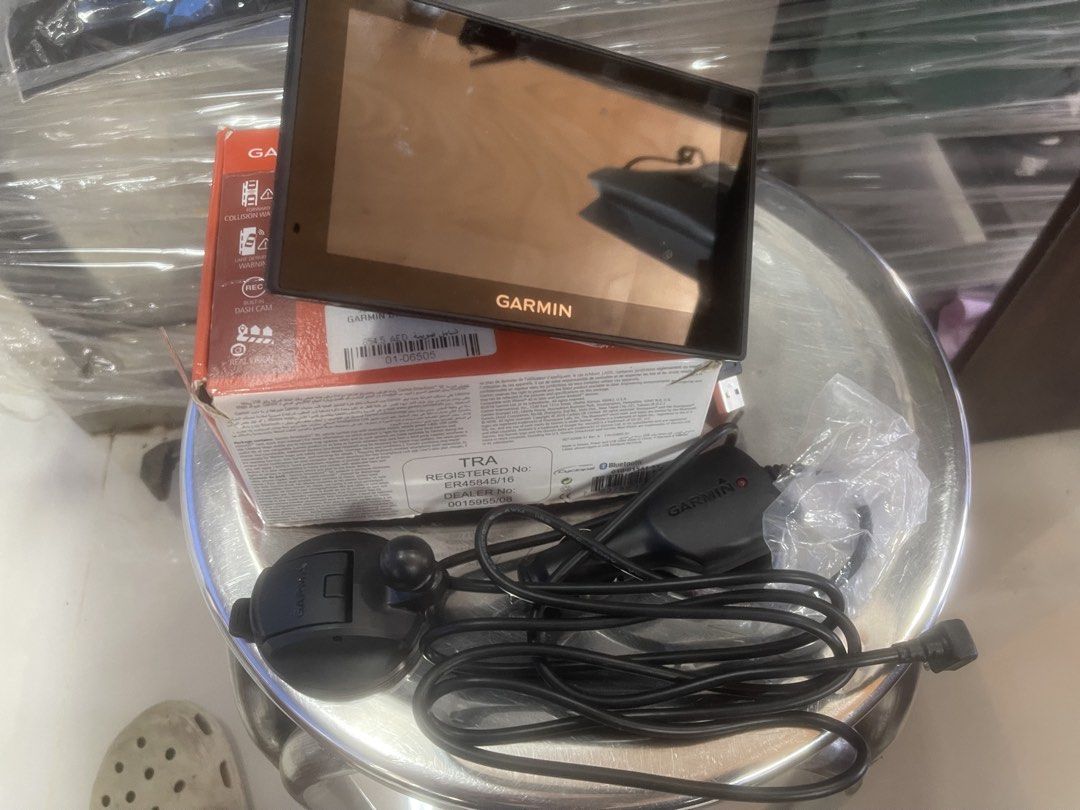 Garmin GPS assit with Dash Can (Category: Other Gadgets) located in Bacolod City. Submitted by verinah1973 (Listing ID 1470576281, Image 2). Description: woth baox and accessories not use...