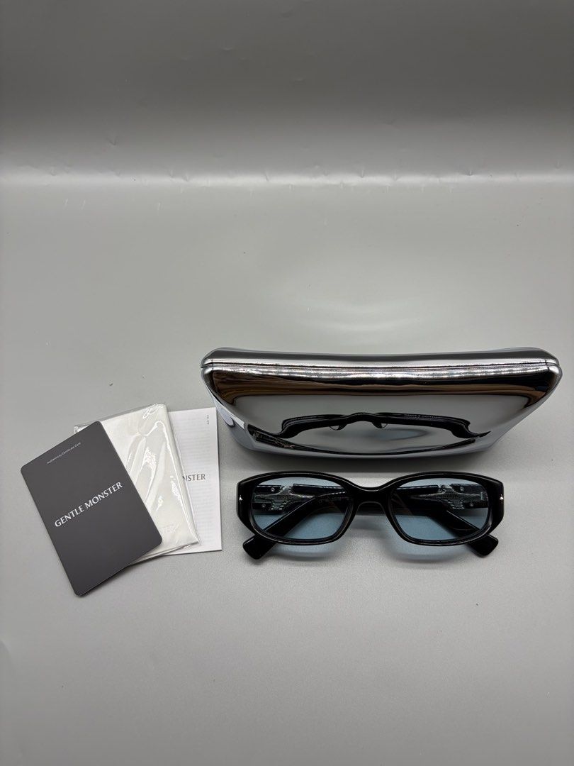 Gentle Monster BOLD Kafka 01 V (Black) (Category: Sunglasses & Eyewear) located in Bacoor. Submitted by thegentleluxe (Listing ID 1470629215, Image 1). Description: Gentle Monster BOLD Kafka 01 V (Black) Comes with Metallic Silver Case, Cloth, Authenticity Card. No Box Pre-Order/On Hand 4495 php only! (Shipping fee excluded) Follow our Page FB: The Gentle Luxe IG: @thegentleluxestore .